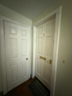 1st Floor Flat in centre location - 2