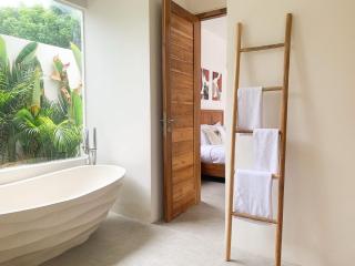 Warm & Welcoming 2-Bedroom Villa with Wood Finish - 8