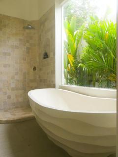 Warm & Welcoming 2-Bedroom Villa with Wood Finish - 6