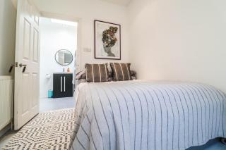 2BR Flat for 6 Guests near Hyde Park and 4 Min Walk to Paddington Station - Londra - 2