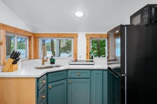 Arbutus Lakeside Stay-Pontoon Rentals-Near TC! - Traverse City - 7