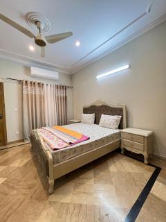 Modern 3-Bed Retreat E11 PEACEFUL - Islamabad - 2