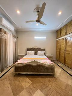 Modern 3-Bed Retreat E11 PEACEFUL - Islamabad - 6