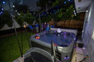 Eola Retreat Private Hot Tub with Grill - 4