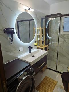 Jenny's Dream Home II Athens Lux 2BR Apt, Hot Tub, CBD, Fast WIFI, Netflix - Atene - 5