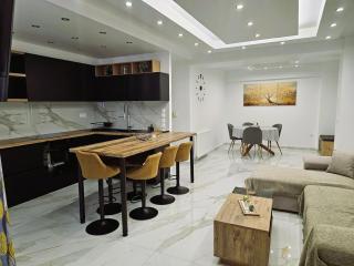 Jenny's Dream Home II Athens Lux 2BR Apt, Hot Tub, CBD, Fast WIFI, Netflix - Atene - 2