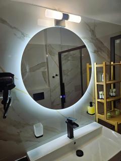 Jenny's Dream Home II Athens Lux 2BR Apt, Hot Tub, CBD, Fast WIFI, Netflix - Atene - 4