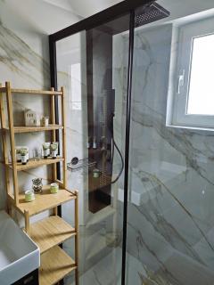 Jenny's Dream Home II Athens Lux 2BR Apt, Hot Tub, CBD, Fast WIFI, Netflix - Atene - 3