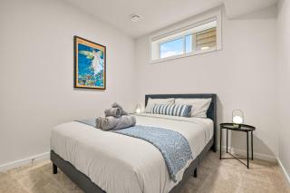 Retro Futuristic Cozy Suite with over 30000 Games Board Games and Netflix - Balzac - 9