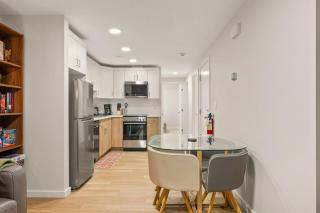 Retro Futuristic Cozy Suite with over 30000 Games Board Games and Netflix - Balzac - 6