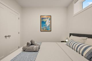 Retro Futuristic Cozy Suite with over 30000 Games Board Games and Netflix - Balzac - 3