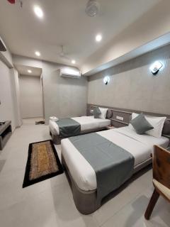 Hotel Golden Tower At Delhi Airport - Jāmb - 8