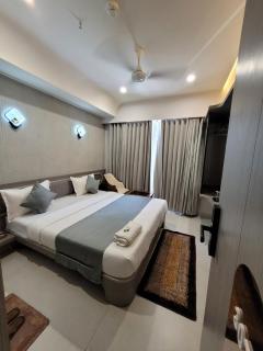 Hotel Golden Tower At Delhi Airport - Jāmb - 9