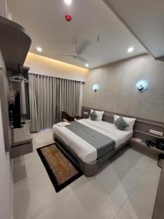 Hotel Golden Tower At Delhi Airport - Jāmb - 0