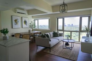 Elegant and Modern 2 BR Home Golf Skyline View - Manila - 0