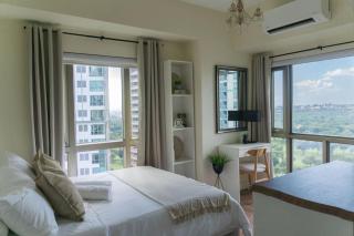 Elegant and Modern 2 BR Home Golf Skyline View - Manila - 5