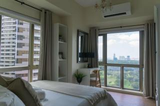 Elegant and Modern 2 BR Home Golf Skyline View - Manila - 4