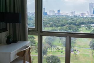 Elegant and Modern 2 BR Home Golf Skyline View - Manila - 1