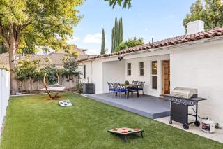 Whitsett Escape - Los Angeles - 7