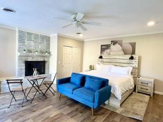 Relaxing Casita Stay in Cottonwood with Games and Fireplace - 0