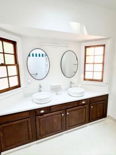 Elegant 4BR Retreat in Cary Garden Views near RDU - Cary - 4