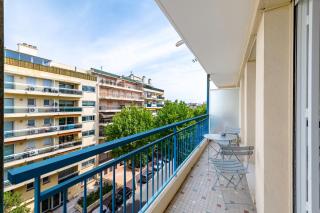 4 persons - center - clim - 2 mins of beach - JUAN LES PINS - beach and sun - Antibes - 3
