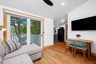 Arbutus Lakeside Stay-Pontoon Rentals-Near TC! - 8