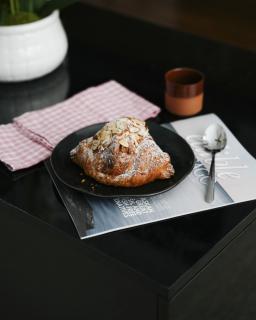 2BR w/ Workspace - Coffee Bar - Near Transit - 9