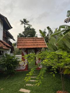 Thampurans lakefront properties - Changanācheri - 3