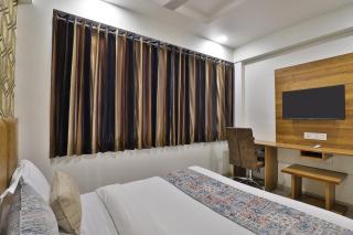 Hotel Golden Tower At Delhi Airport - Jāmb - 4