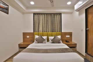 Hotel Golden Tower At Delhi Airport - Jāmb - 1