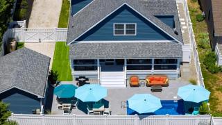 Pet-Friendly Pool Bayside Coastal Cottage - Town Bank - 1