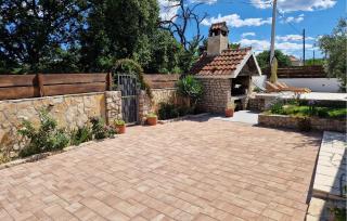 3 Bedroom Cozy Home In Sukosan - 2