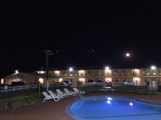 The River Inn & Suites - Red Bluff - 2