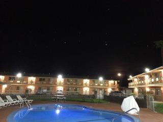 The River Inn & Suites - Red Bluff - 1