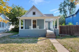 Longmont 2BD Comfort | Outdoor dining + Parking - 2