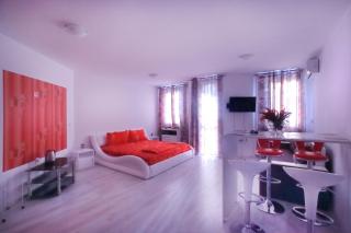 Luxury Romantic Studio in Private Condo with Parking and Pool - Balchik - 0