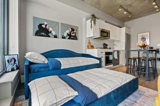 Vibrant PopArt downtown suite, comfy and stylish! - Calgary - 5