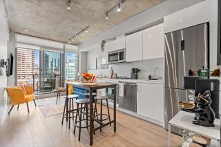 Vibrant PopArt downtown suite, comfy and stylish! - Calgary - 4