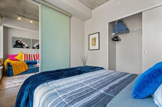 Vibrant PopArt downtown suite, comfy and stylish! - Calgary - 1