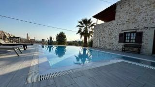 Villa Aris in Crete with heated pool! - - 0