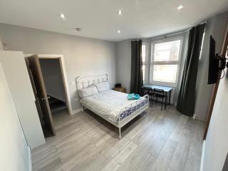 One Bedroom Apartment Near Heathrow Airport & London - Hayes - 4