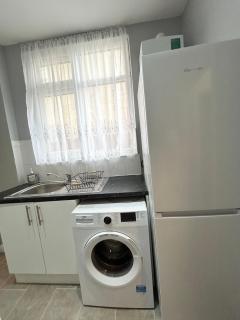 One Bedroom Apartment Near Heathrow Airport & London - Hayes - 3
