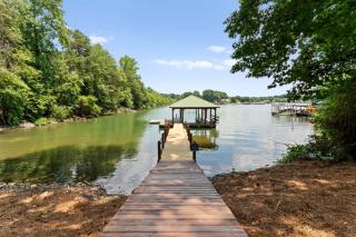Lake Days by AvantStay Hot Tub Firepit Game Room Private Dock Access - Sherrills Ford - 9