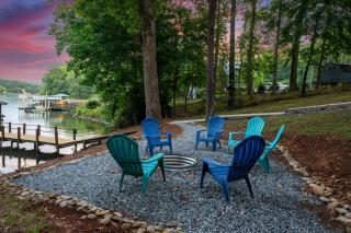 Lake Days by AvantStay Hot Tub Firepit Game Room Private Dock Access - Sherrills Ford - 8