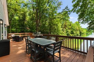 Lake Days by AvantStay Hot Tub Firepit Game Room Private Dock Access - Sherrills Ford - 7