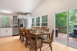Lake Days by AvantStay Hot Tub Firepit Game Room Private Dock Access - Sherrills Ford - 3