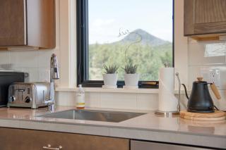 Hat Rock Loop by AvantStay Secluded Powell Butte Escape w Hot Tub Views - Powell Butte - 3
