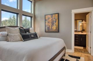 Hat Rock Loop by AvantStay Secluded Powell Butte Escape w Hot Tub Views - Powell Butte - 2
