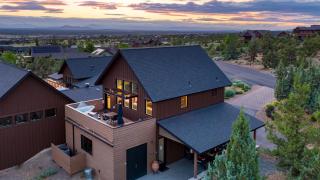 Hat Rock Loop by AvantStay Secluded Powell Butte Escape w Hot Tub Views - Powell Butte - 0